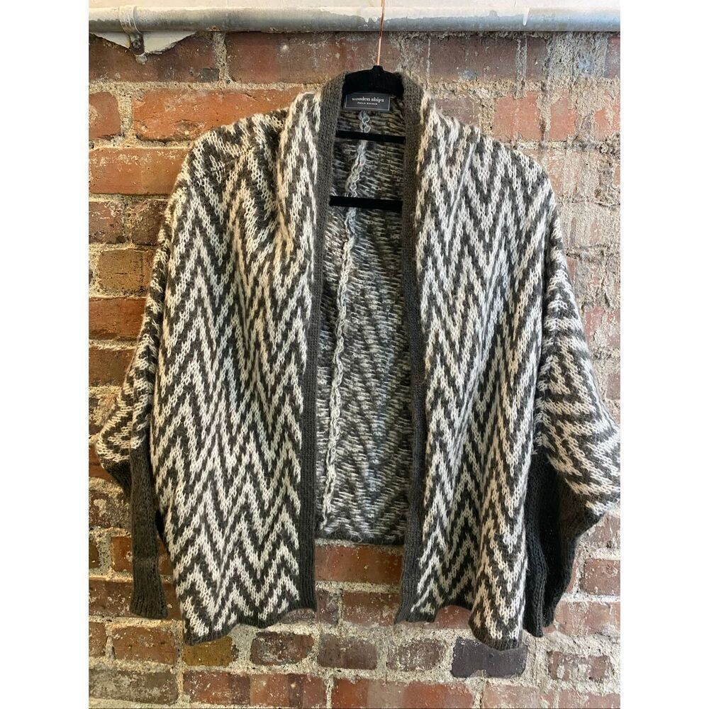 WOODEN SHIPS by Paula Buendia • Charcoal Gray/Cream White Zigzag Knit Shawl Wrap